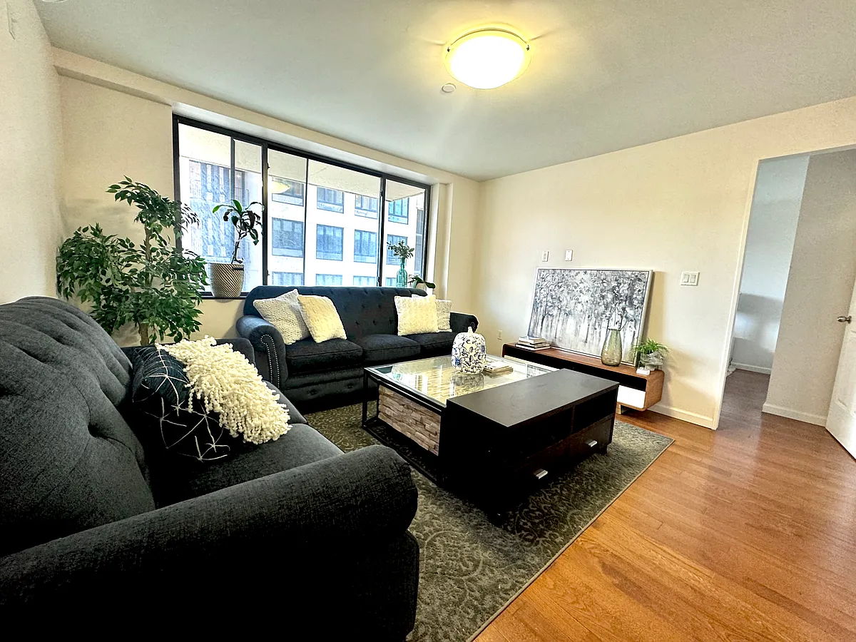 Building Photo - 136-46 41st Ave #2A