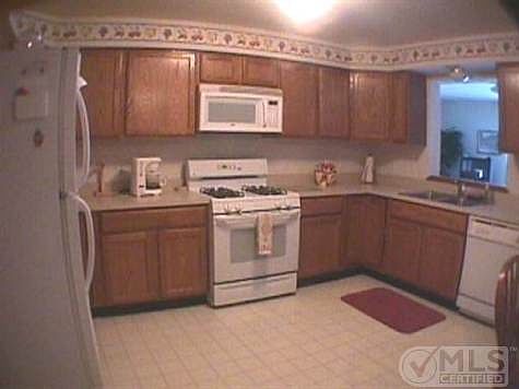 Kitchen large with vinyl flooring