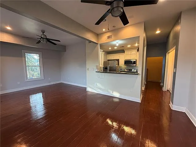 2 bed, 1.0 bath, 1200 sqft, $1,300 — Photo 3