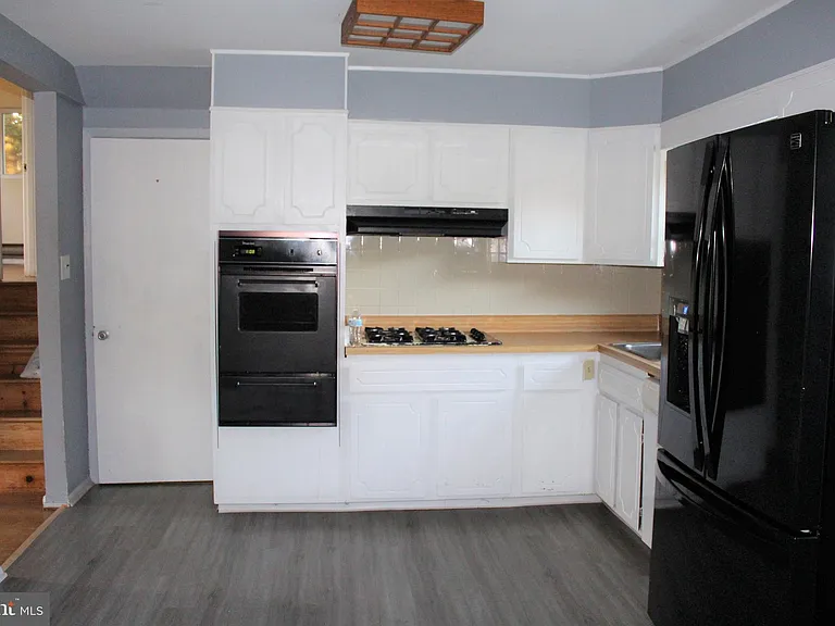 413 Dickinson Rd — Photo 8