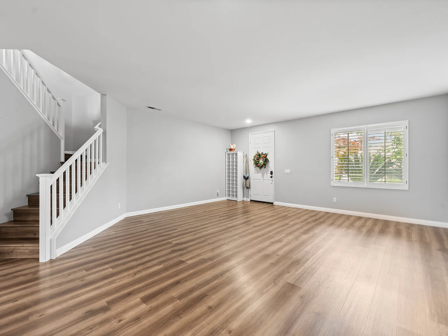4 bed, 2.5 bath, 2828 sqft, $4,200 — Photo 4