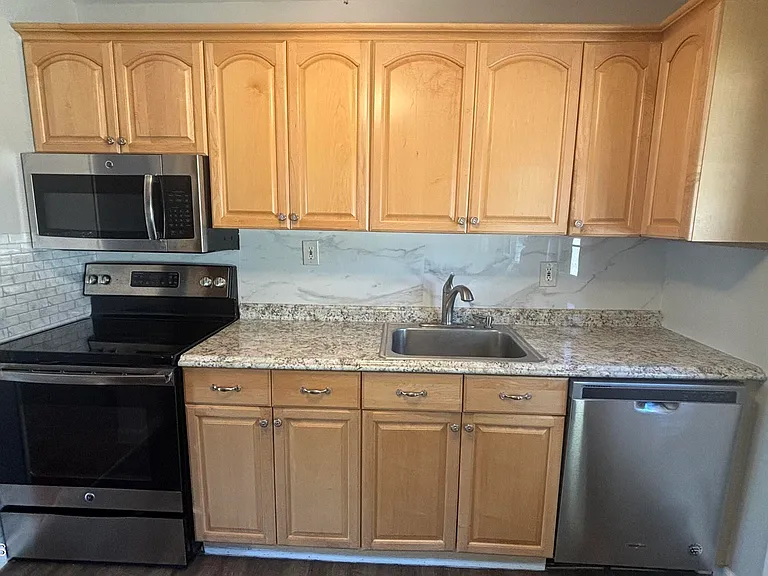 41 Village Green Way — Photo 12