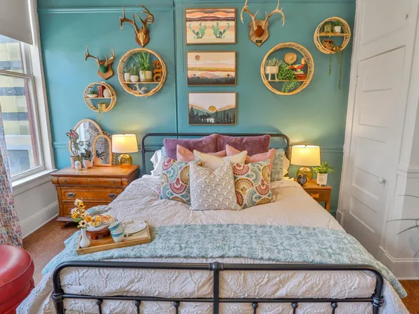 128 Main Plz, San Antonio, TX