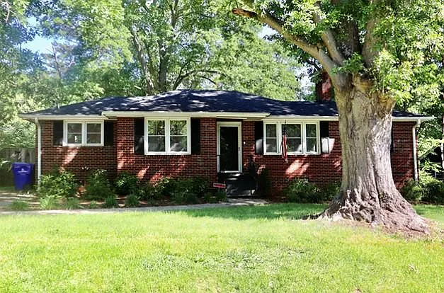 33 Gurley Ave — Photo 1