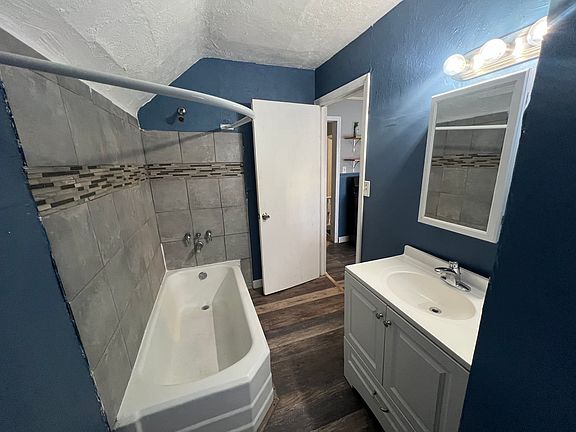 4th image of 1368 Cove Ave #2
