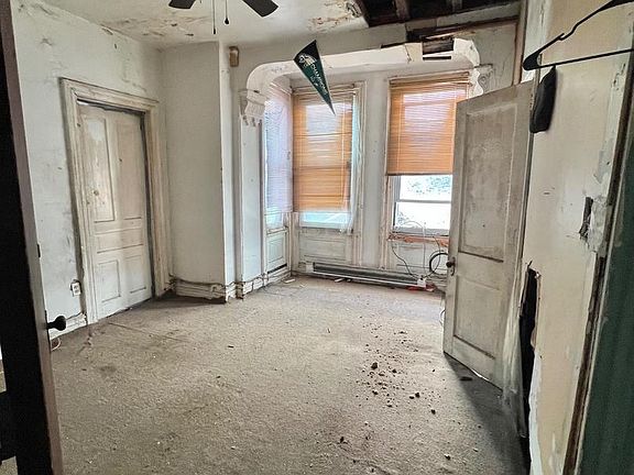 5th image of 3224 W Oxford St