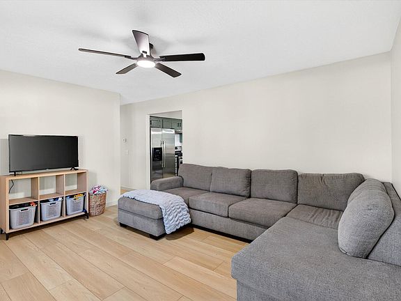 4th image of 113 S Dennis Avenue