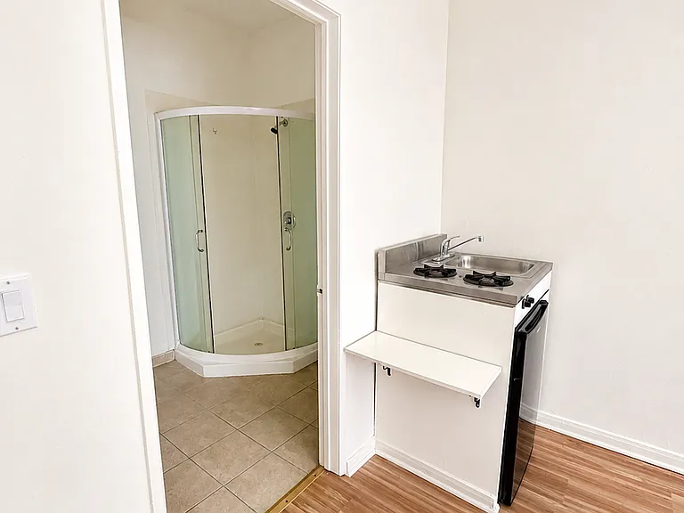 444 S Western Ave #414 — Photo 4