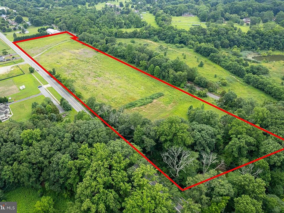 1st image of 555 Woodstown Rd