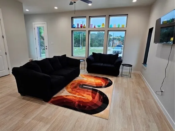 1963 Green Hill Dr, Canyon Lake, TX 78133