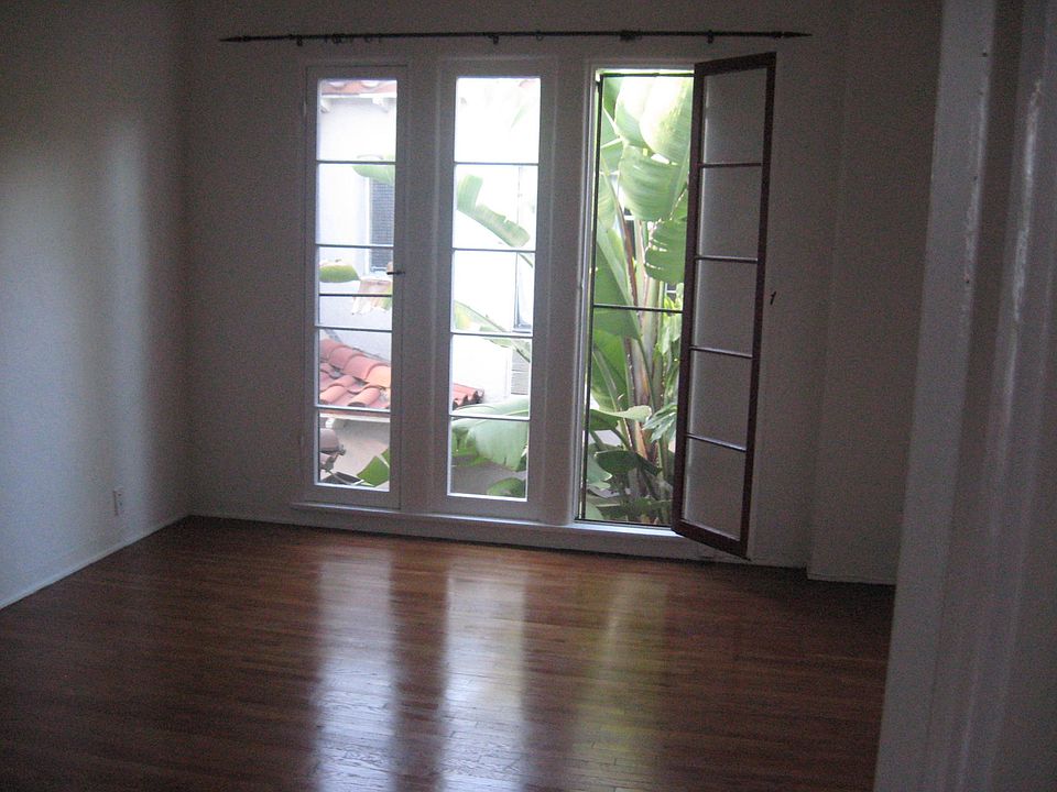 2nd image of 2407 1/2 Middle West Silver Lake Dr