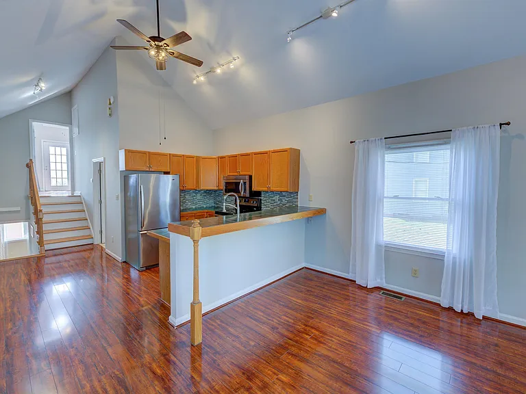 728 Blanding St — Photo 10