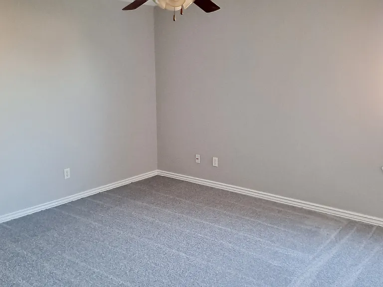 605 SW Loudon Dr #1 — Photo 5