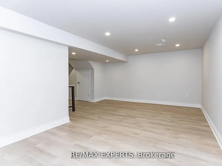 31 Carleton Pl — Photo 14