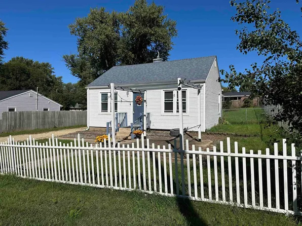 136 Huron Rd, Machesney Park, IL 61115