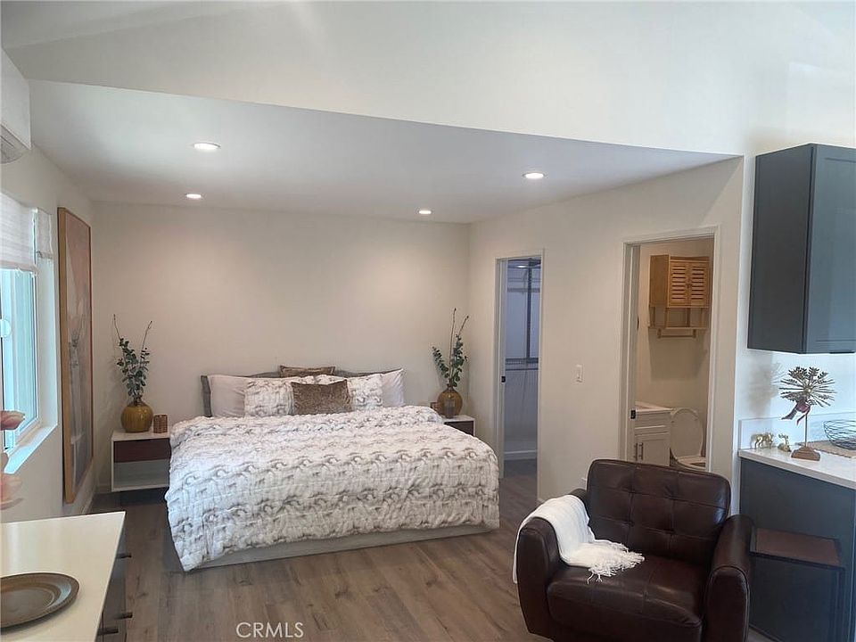 1st image of 1338 1/2 N Park Ave