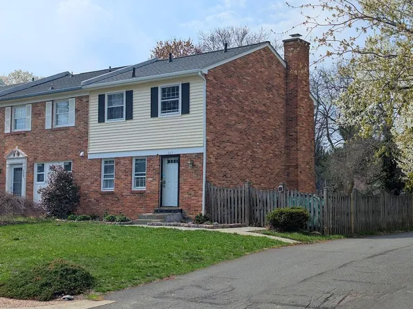 207 Dry Mill Rd SW, Leesburg, VA 20175