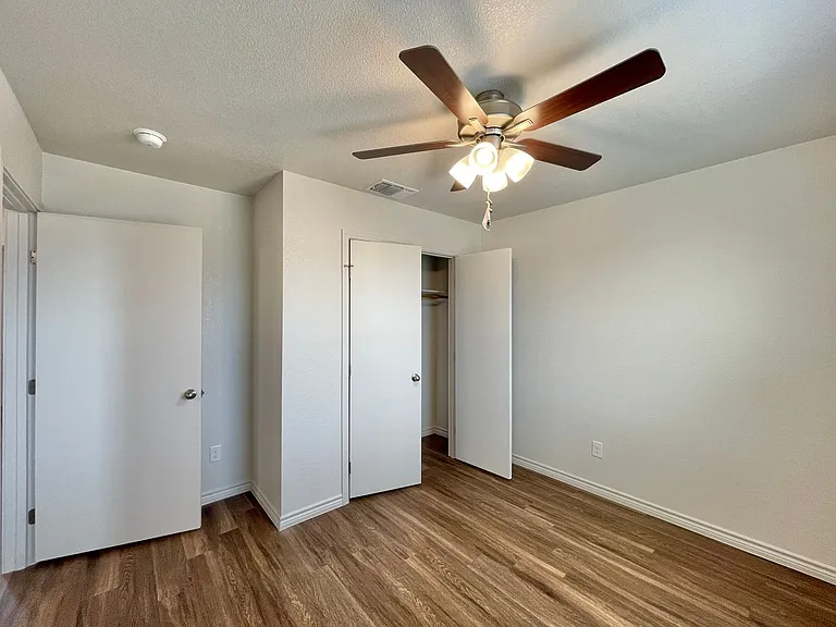 1708 Castroville Trl — Photo 42