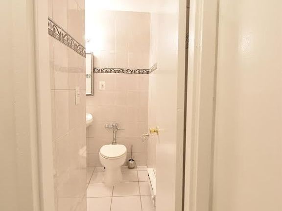 4th image of 11A W 94th St APT 3a