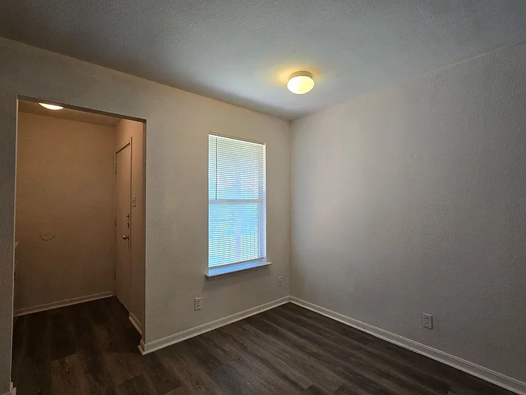 1007 Circle M Dr #D — Photo 5