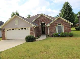 611 Northbrook Dr, Opelika, AL 36801
