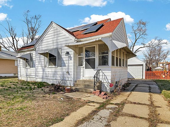 2nd image of 2823 Ridgeway Ave