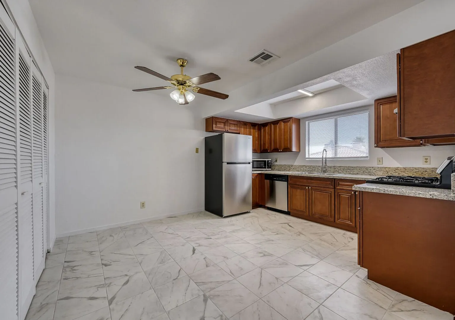 Cute and cozy 2 bedroom with all appliances — Photo 4
