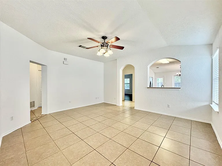 1015 Aiken Dr — Photo 6