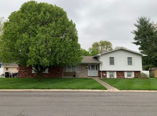 1405 28th St, Highland, IL 62249