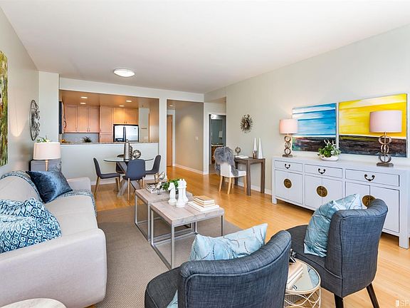 4th image of 260 King St Unit 1311