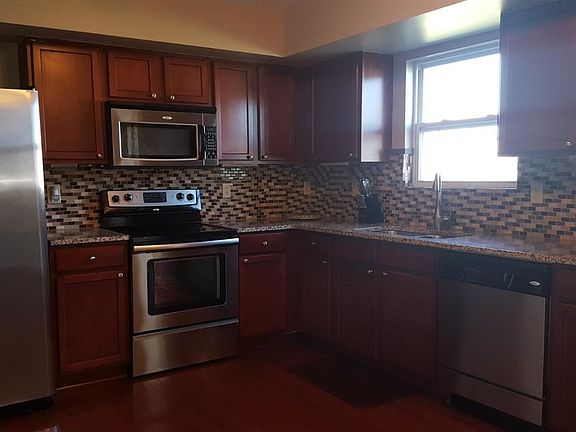 2nd image of 1428 Pelican Ln
