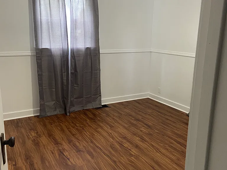 211 Larchmont Rd — Photo 8