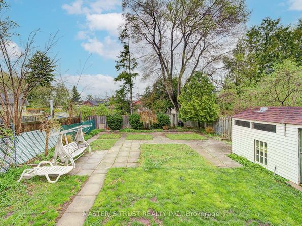 30 Deerfield Rd #E09, Toronto, ON M1K 4X1