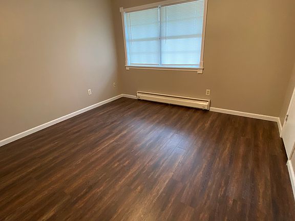 4th image of 30 Dorsey Ln #1