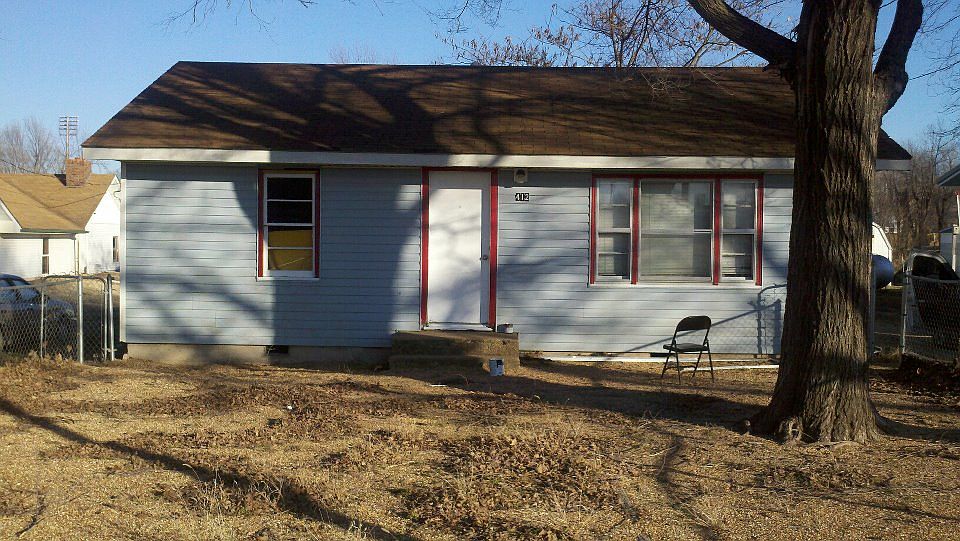 1st image of 412 S Hickory St