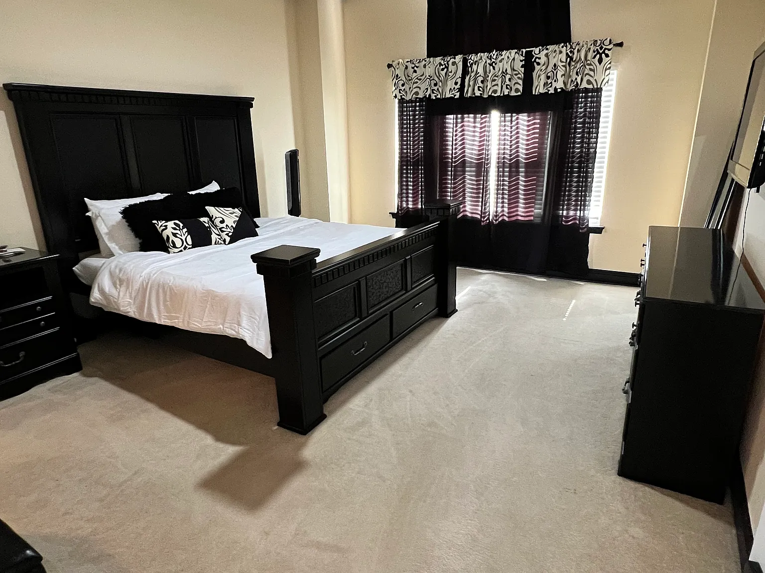 5 bed, 2143 sqft, $2,700 — Photo 2