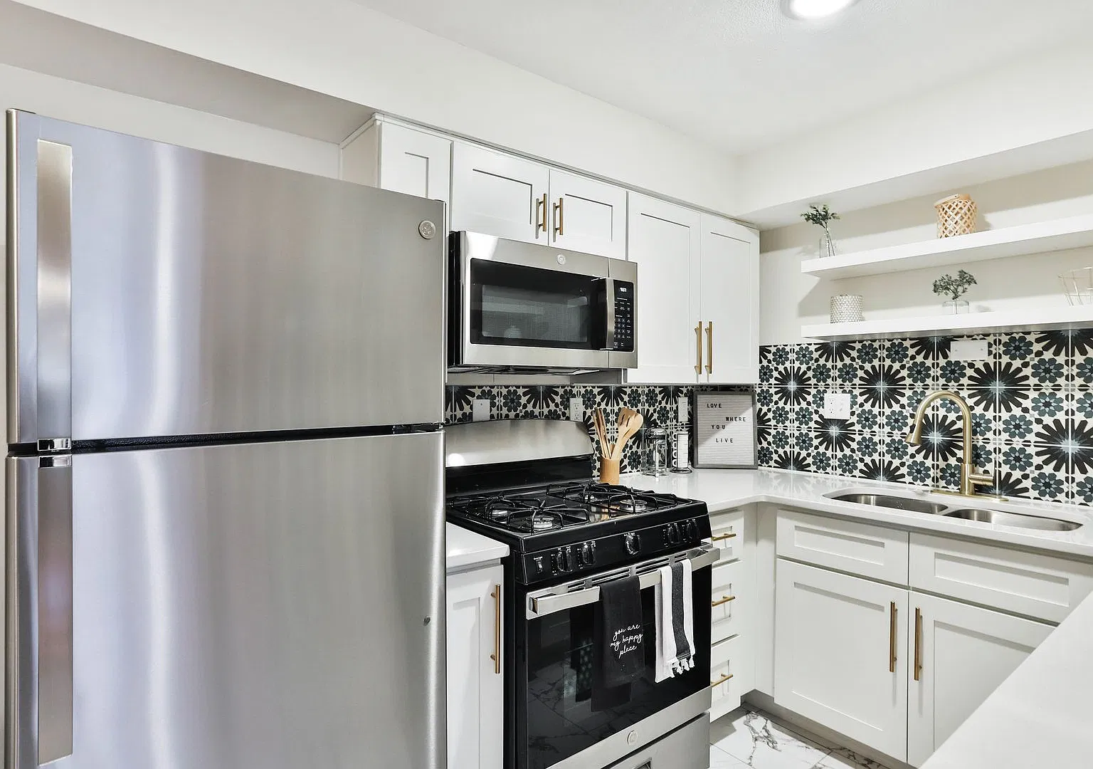 7055 Hampton Ave — Photo 4