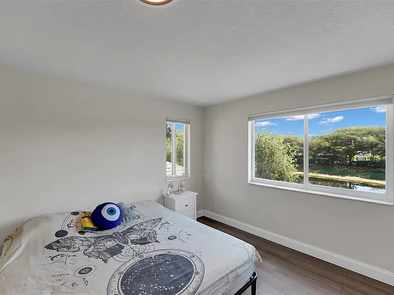 1070 Bluewood Ter — Photo 29