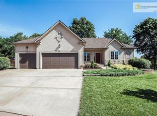 8600 W 155th Ter, Overland Park, KS 66223