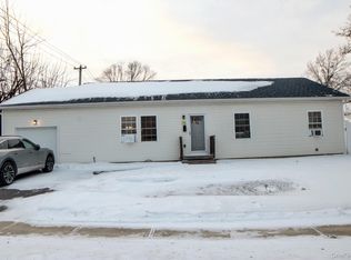 14 Bittersweet Ln, Levittown, NY 11756