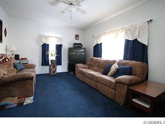 4th image of 18 Casey Pl