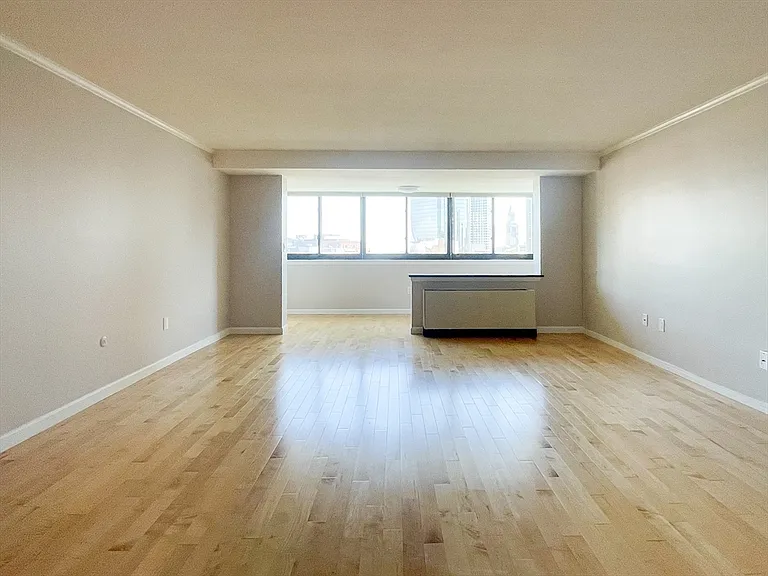 9 Hawthorne Pl #11J — Photo 8