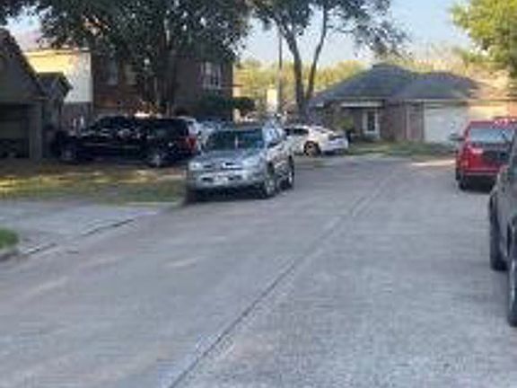 Exterior Neighborhood (street photo)
