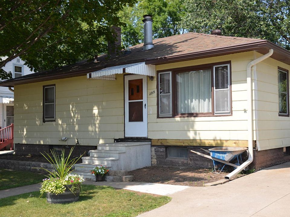 1st image of 2915 Fairchild St E