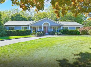 13 Green Knoll Ct, Northport, NY 11768