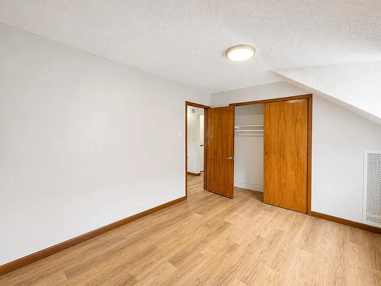 400 Davis Ave #3 — Photo 6