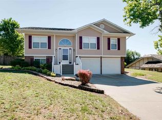 507 Holly Ln, Junction City, KS 66441