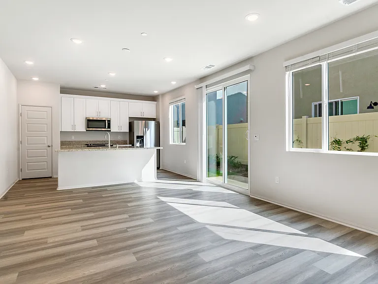 2054 Bergamot St — Photo 4