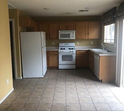 4th image of 7512 Desert Lupine St