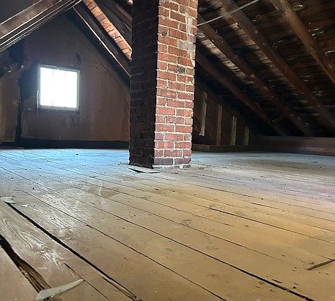 2nd image of 1156 W 21st St